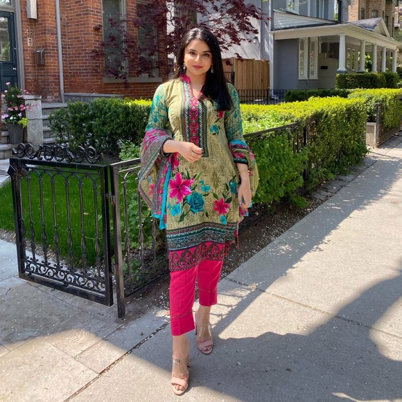 Pakistani Apparel - Picture 3 of 3